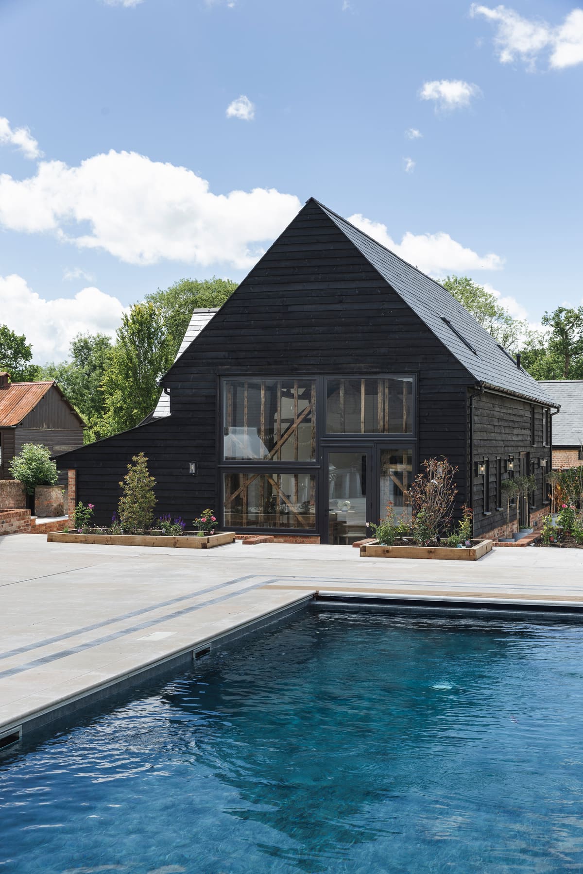 Exterior & pool